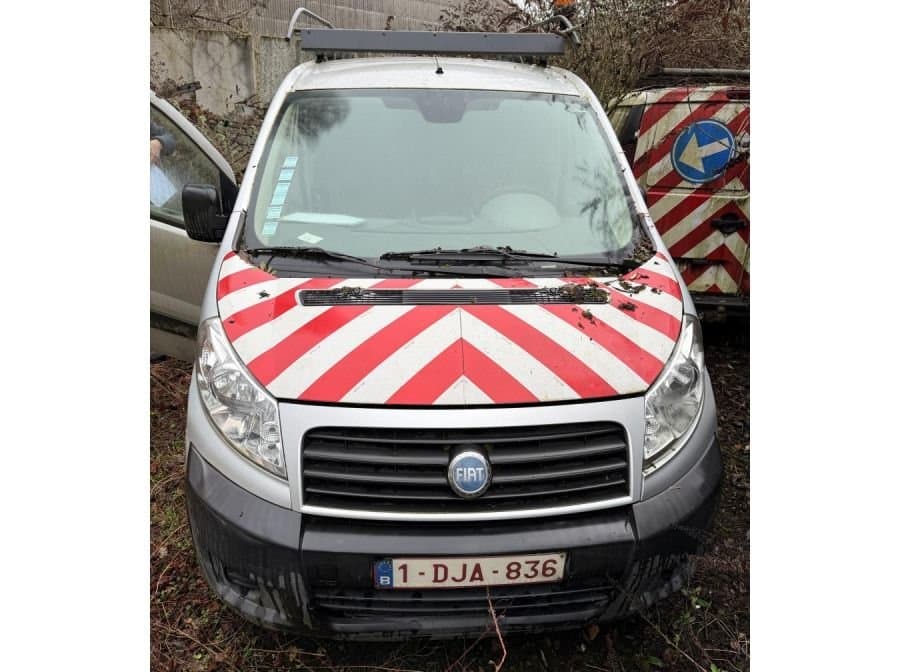 Véhicules pour pièce ou refaire peugeot benne + Renault double cabine+scudo+opel break 3