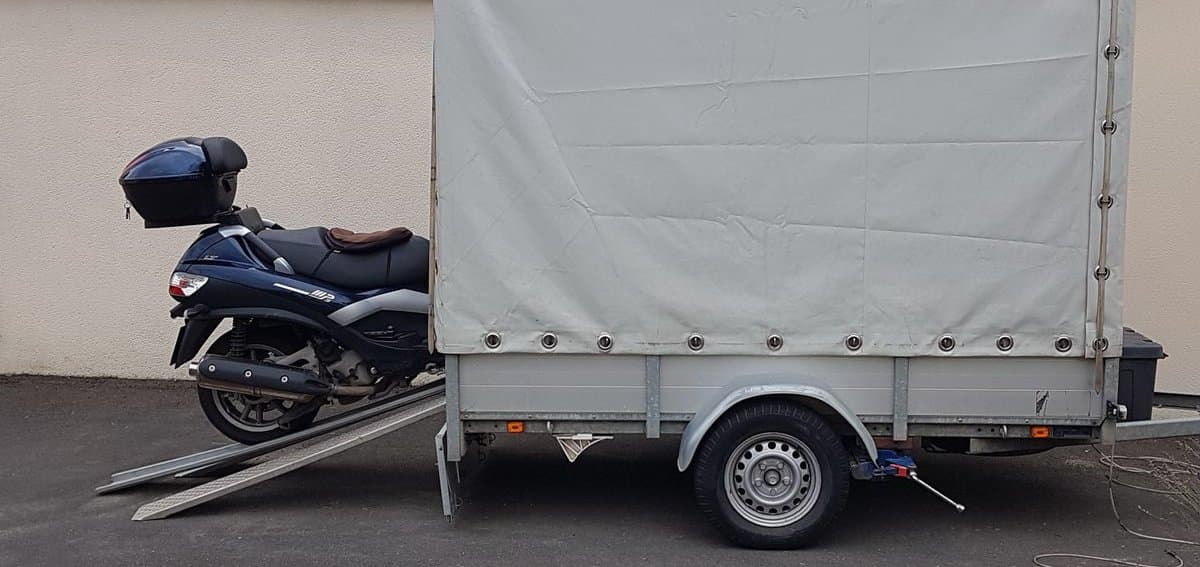 Remorque bâchée motorisée 750 kg