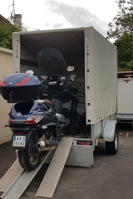 Remorque bâchée motorisée 750 kg 2