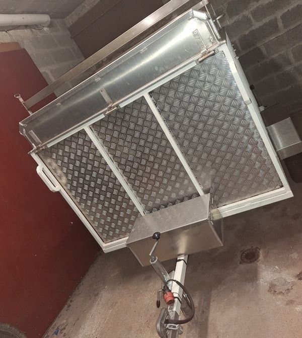 Superbe remorque alu comme neuve fermée ptac 750