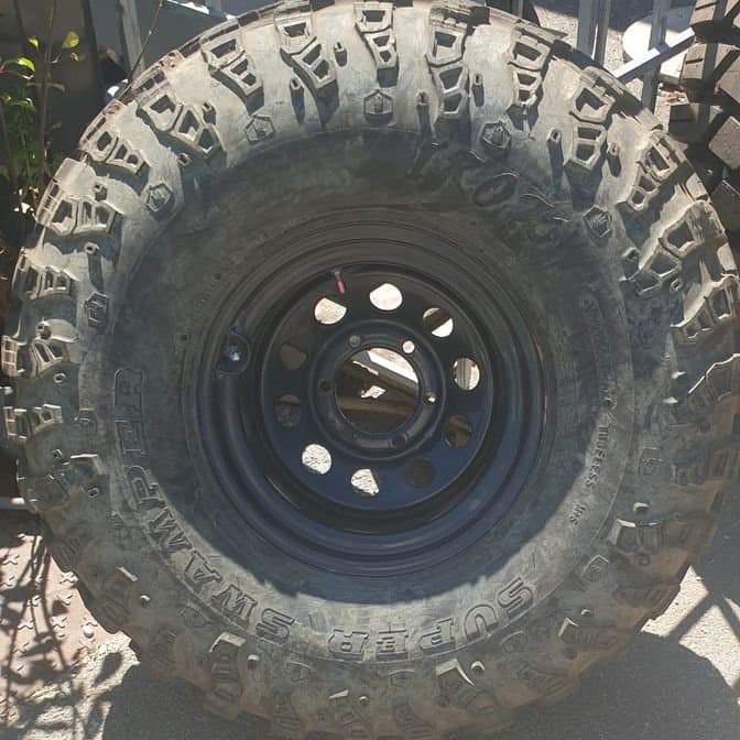 Pneus super swamper irok 37/14/15 + jantes goss