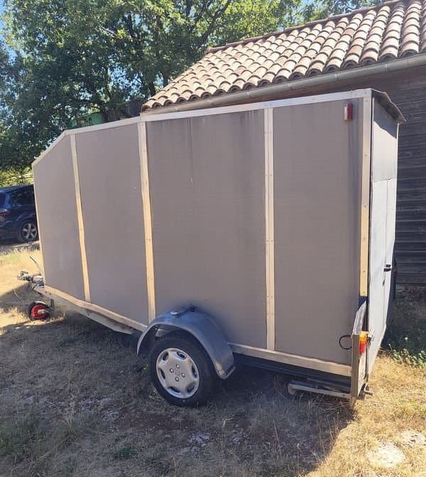 Remorque fermée hayon permis voiture