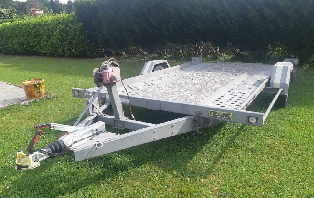 Remorque plateau Trigano – PTAC 1600 kg – Charge utile 1190 kg – Carte grise