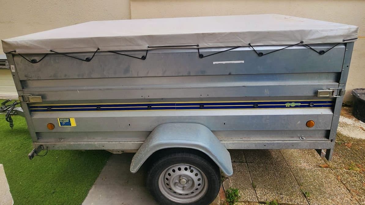 Remorque 500/750 kg basculante avec assurance et carte grise voiture